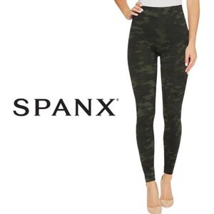 Spanx NWT Look At Me Now Seamless Leggings - Green Camouflage - XS - 23" Inseam
